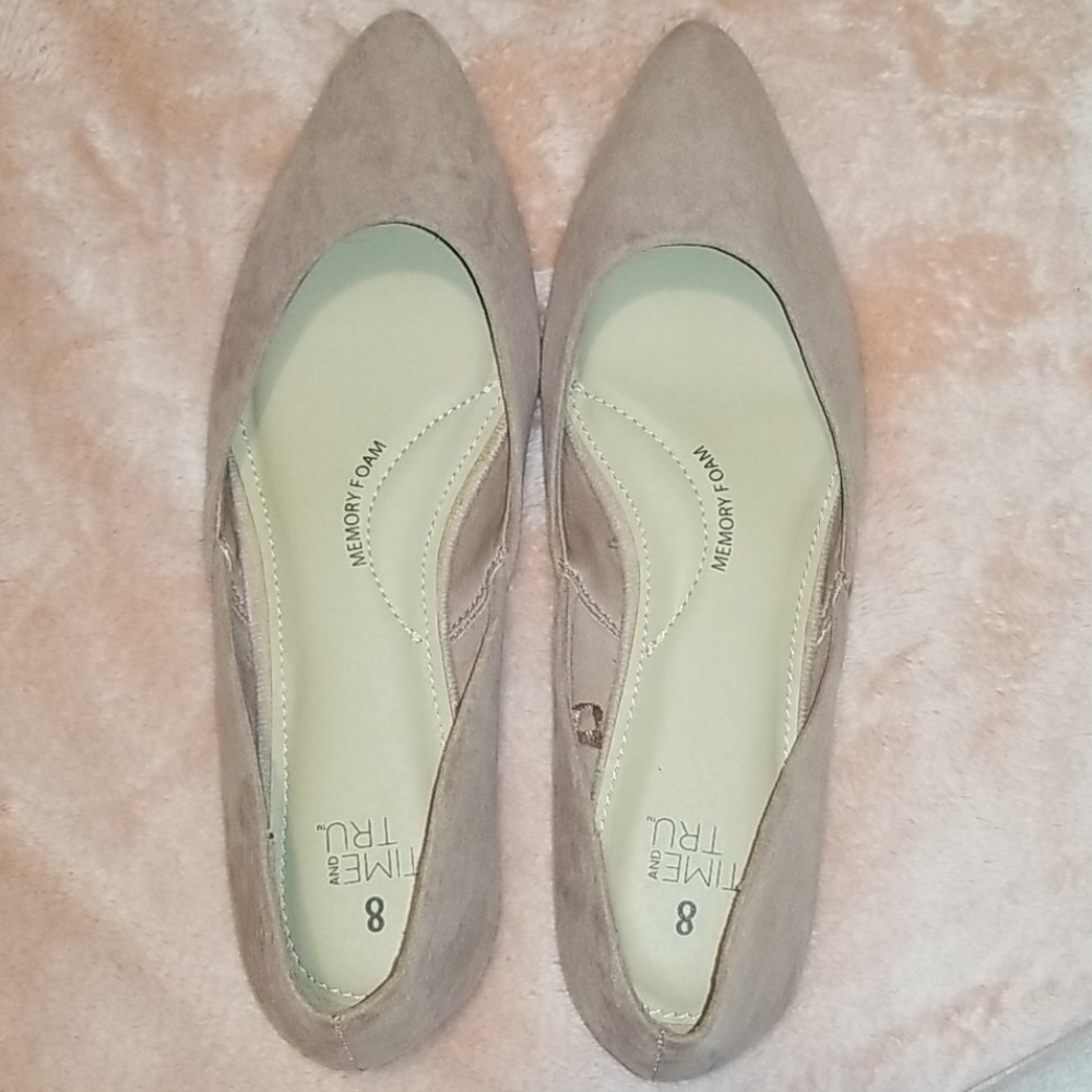 Pointed Toe Flats - Picture 2 of 3